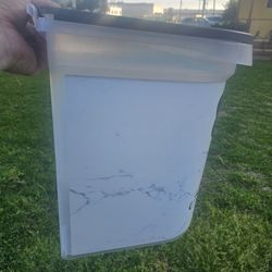 Pet Food Container With Lock Lid 