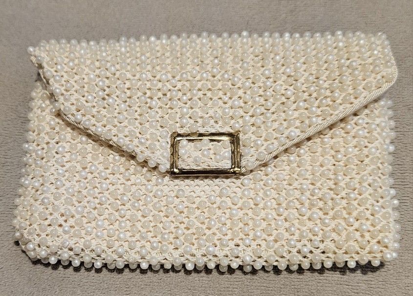 70s White Plastic Bead Coin Purse Small Change Clutch