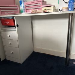 Nail Tech Desk 
