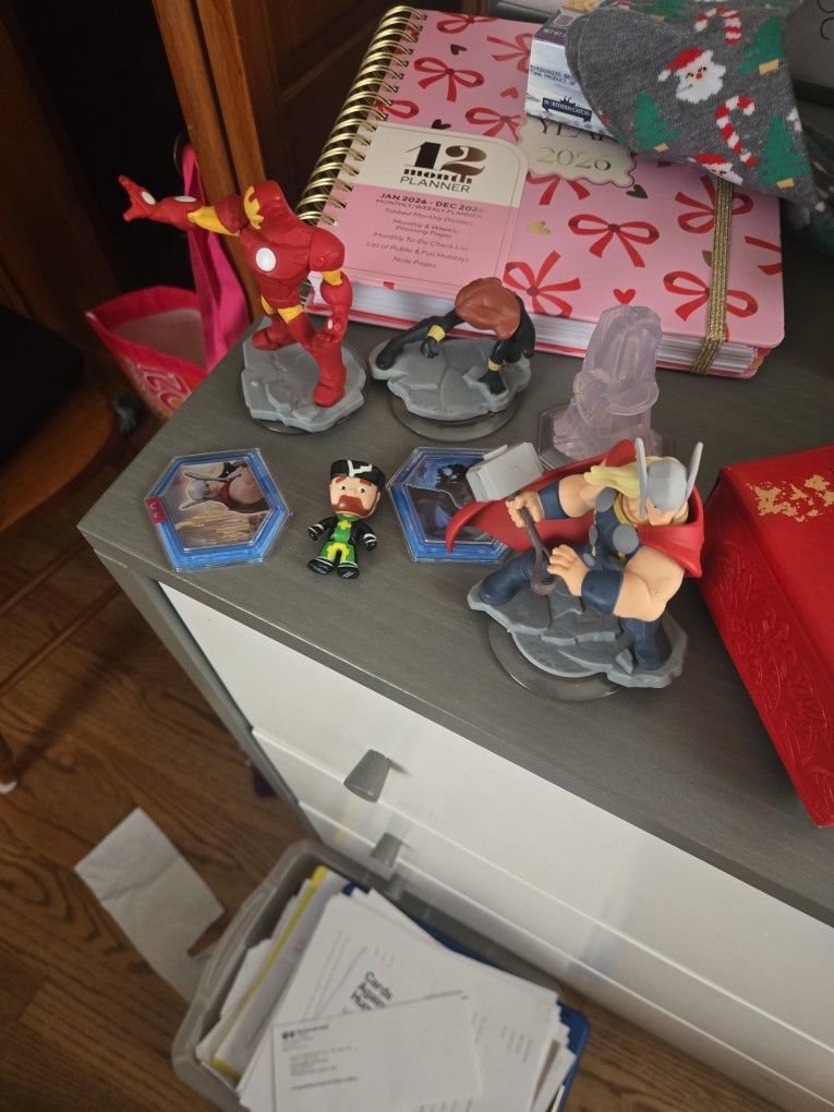 Disney Infinity Marvel Ps3 STARTING FUGURES + CAVEMAN FILMS FIGURINE