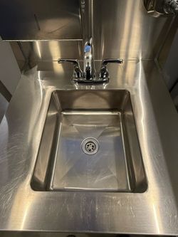 Portable sink with heater and pump Regency