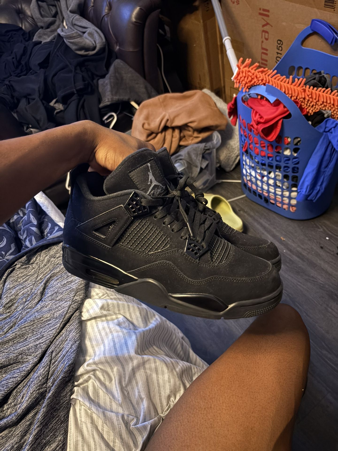 Black Cat 4s sz 13 *no creases*