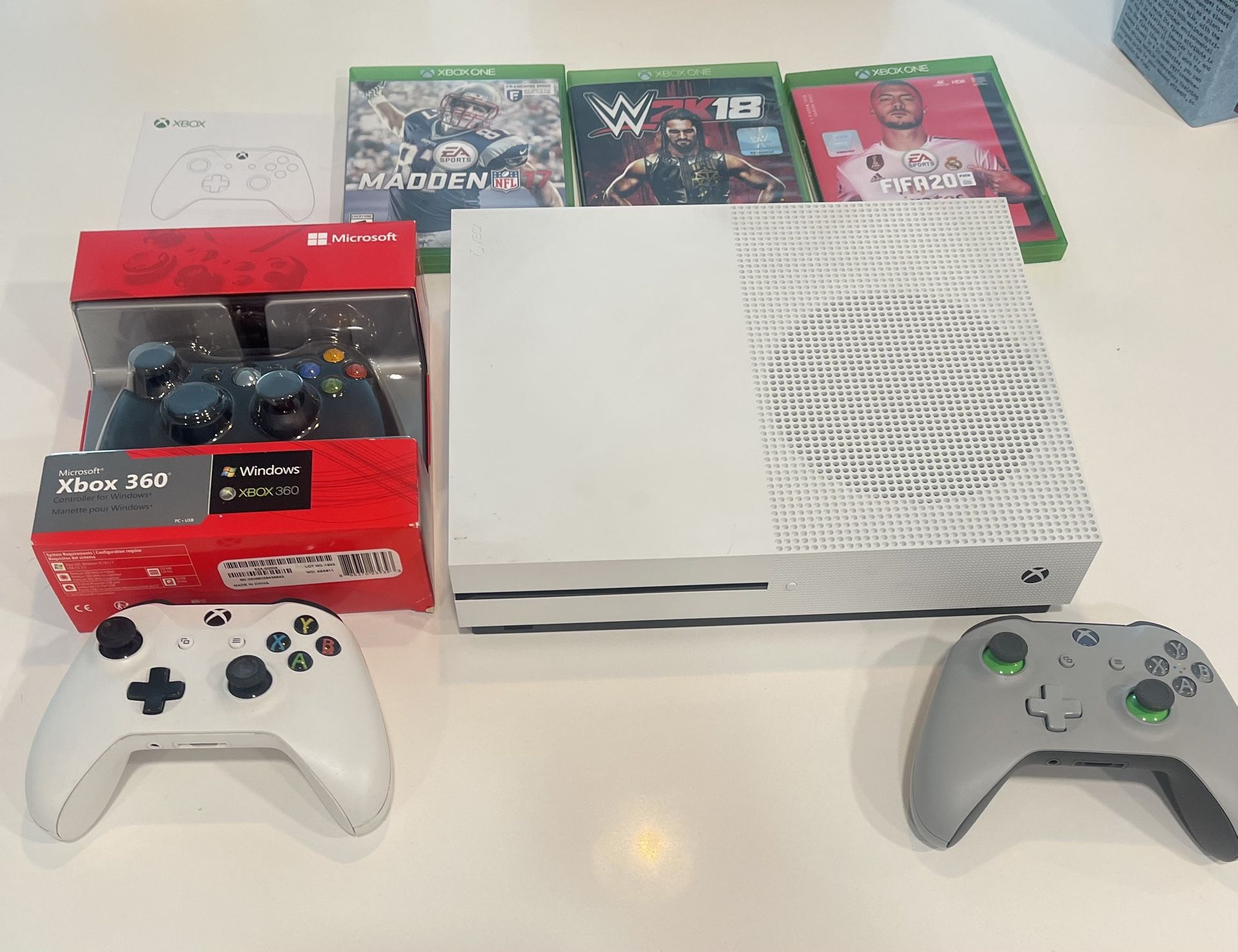 Xbox One, 3 Controllers, 3 Games