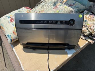 Vacuum sealer