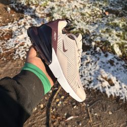 Woman’s Nike Shoes, Nike 270