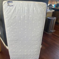 Baby Crib With Mattress 