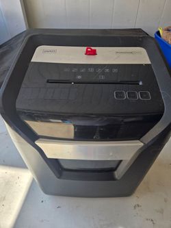 Staples Professional Paper Shredder