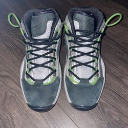 Reebok Question Mid Despicable Me Minions Gru's Lab Basketball Shoes Size 8