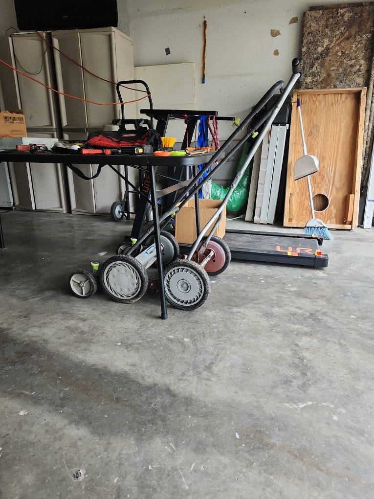 2 Manual Push Mowers