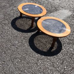 23x23x10”h 2 Good condition glass table