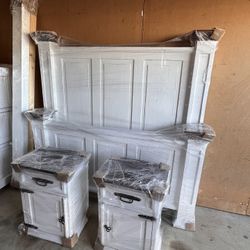 💕Queen White Farmhouse Bed 🛏️ Set, White Farmhouse Bed & Night Stands, Free Delivery 🚚