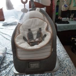 Baby Bouce Plays Music With Toys