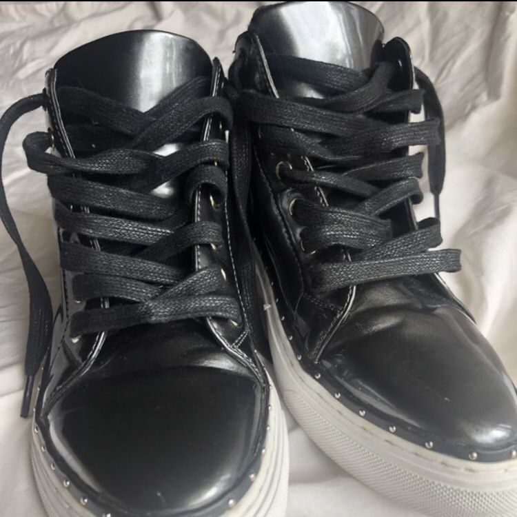 Women’s Leather Shoe: Size 7