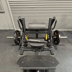 Hip Thrust Machine .