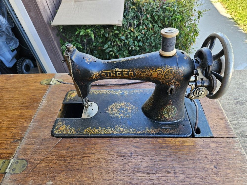 Singer Sewing Machine for Sale in Bloomington, CA OfferUp