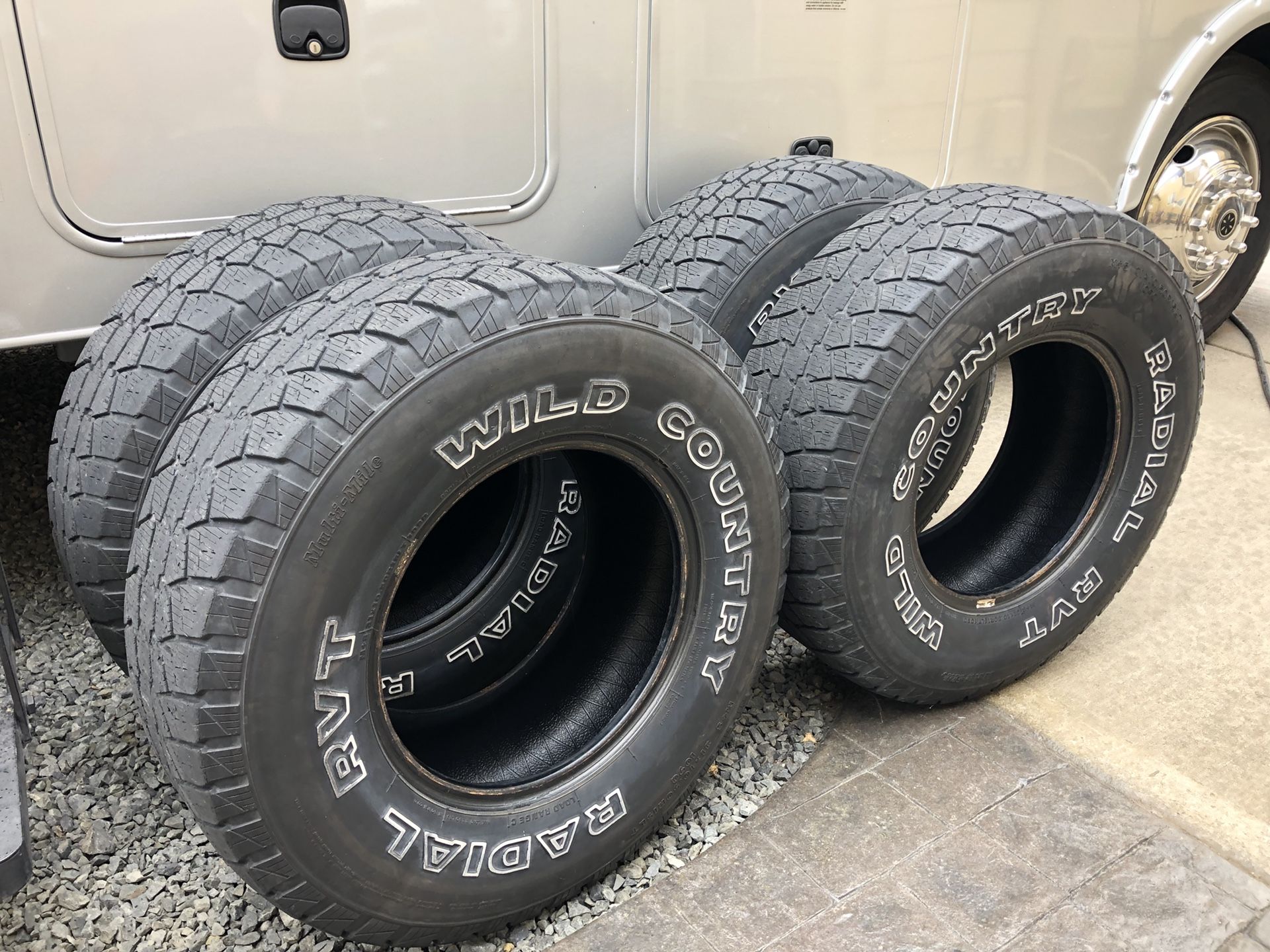 Set of Wild Country Radial RVT (31-10.5-15)