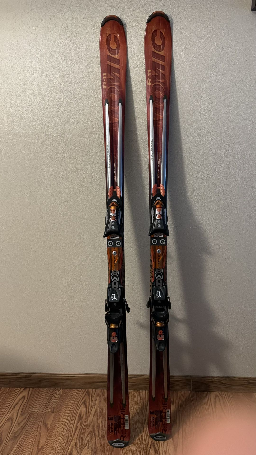 Atomic Beta Puls R11 R Series skis 170cm with CR614 bindings.