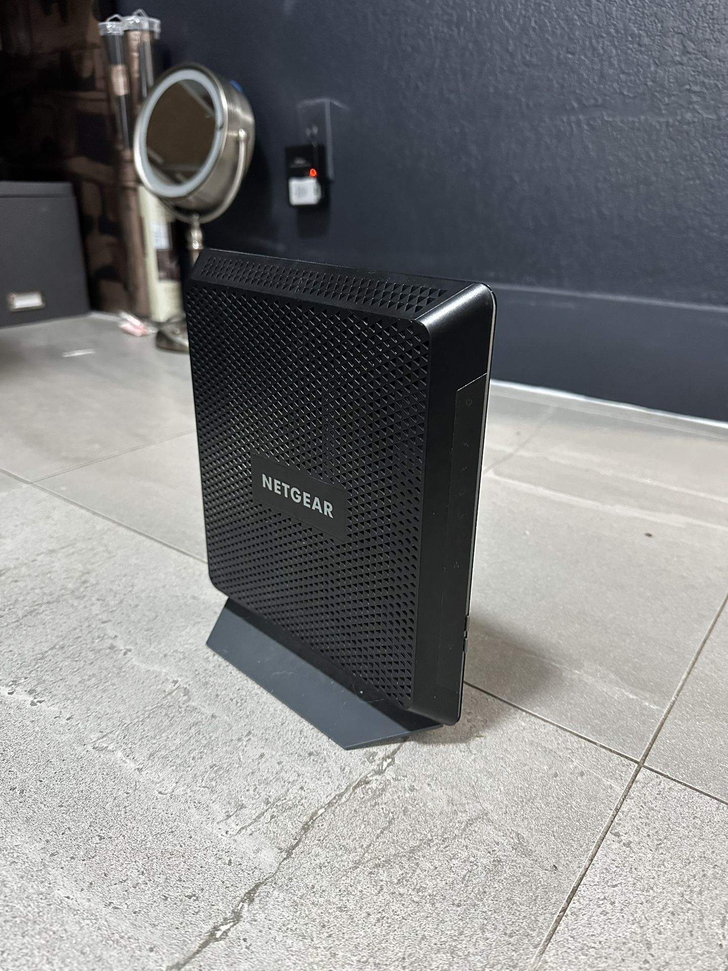 Netgear AC1900 WiFi Cable Modem Router