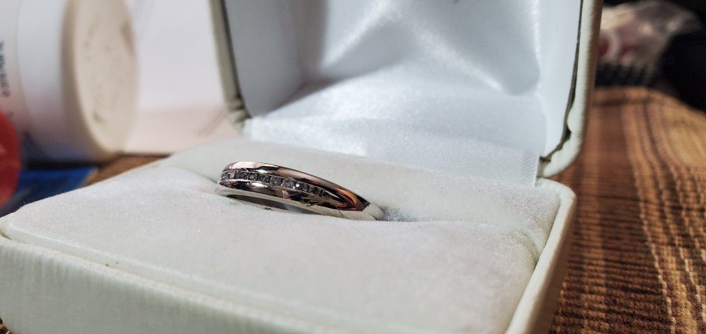Nice 10k White Gold Wedding Ring
