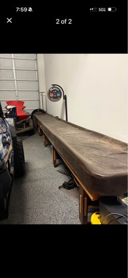 Shuffleboard table