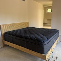 New King bed set ( With Mattress ) 