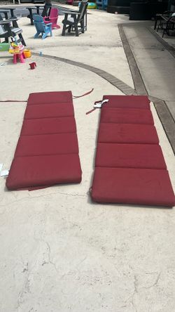 2 Red lounge cushions