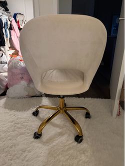 Accent Chair – Modern Cream/Boucle Style