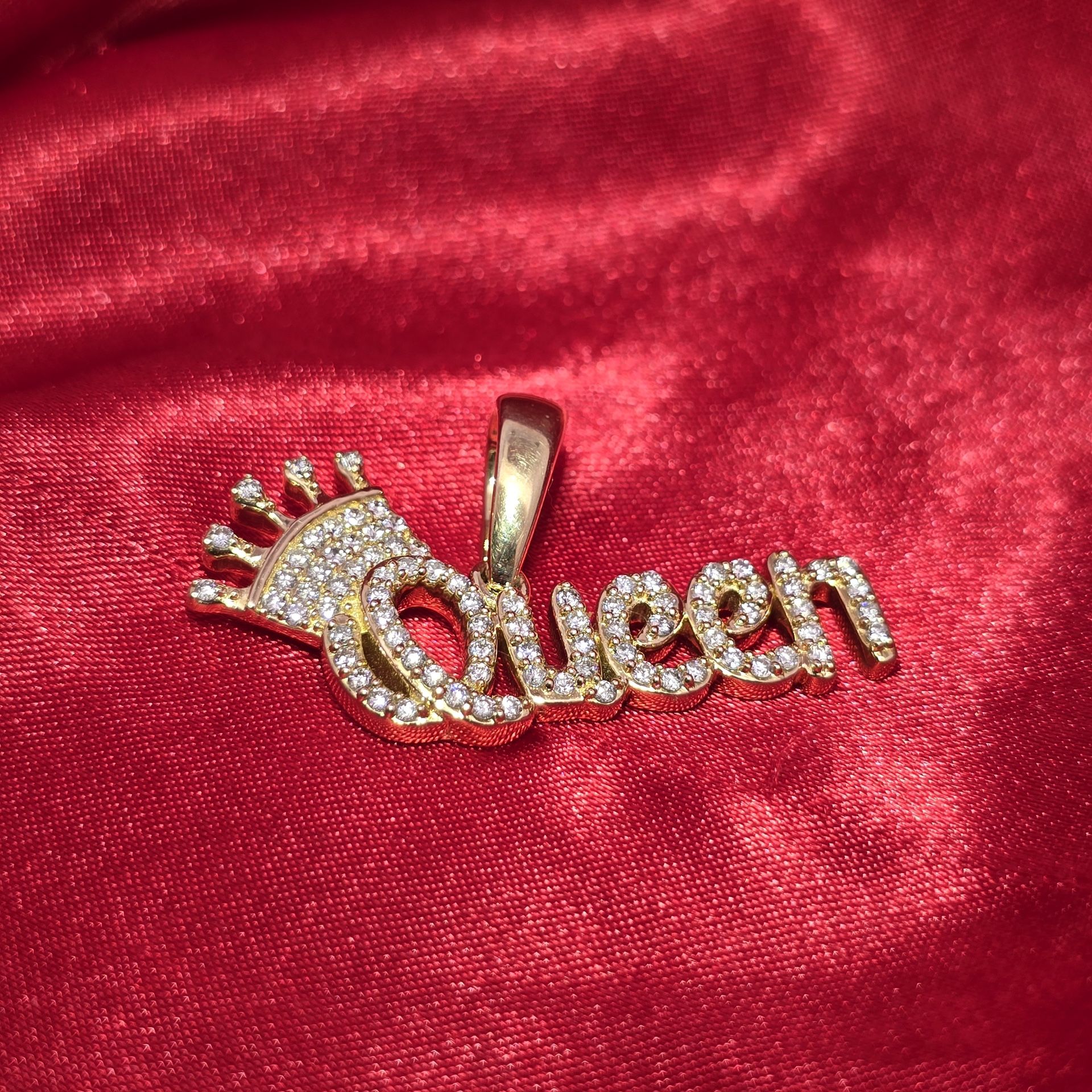 10k Yellow Gold Diamond Queen Pendant 0.90 ctw