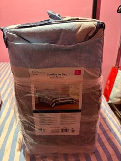 Comforter with sheets set