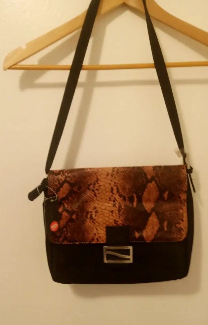 POCKETBOOK / PURSE...... CHECK OUT MY PAGE FOR MORE ITEMS