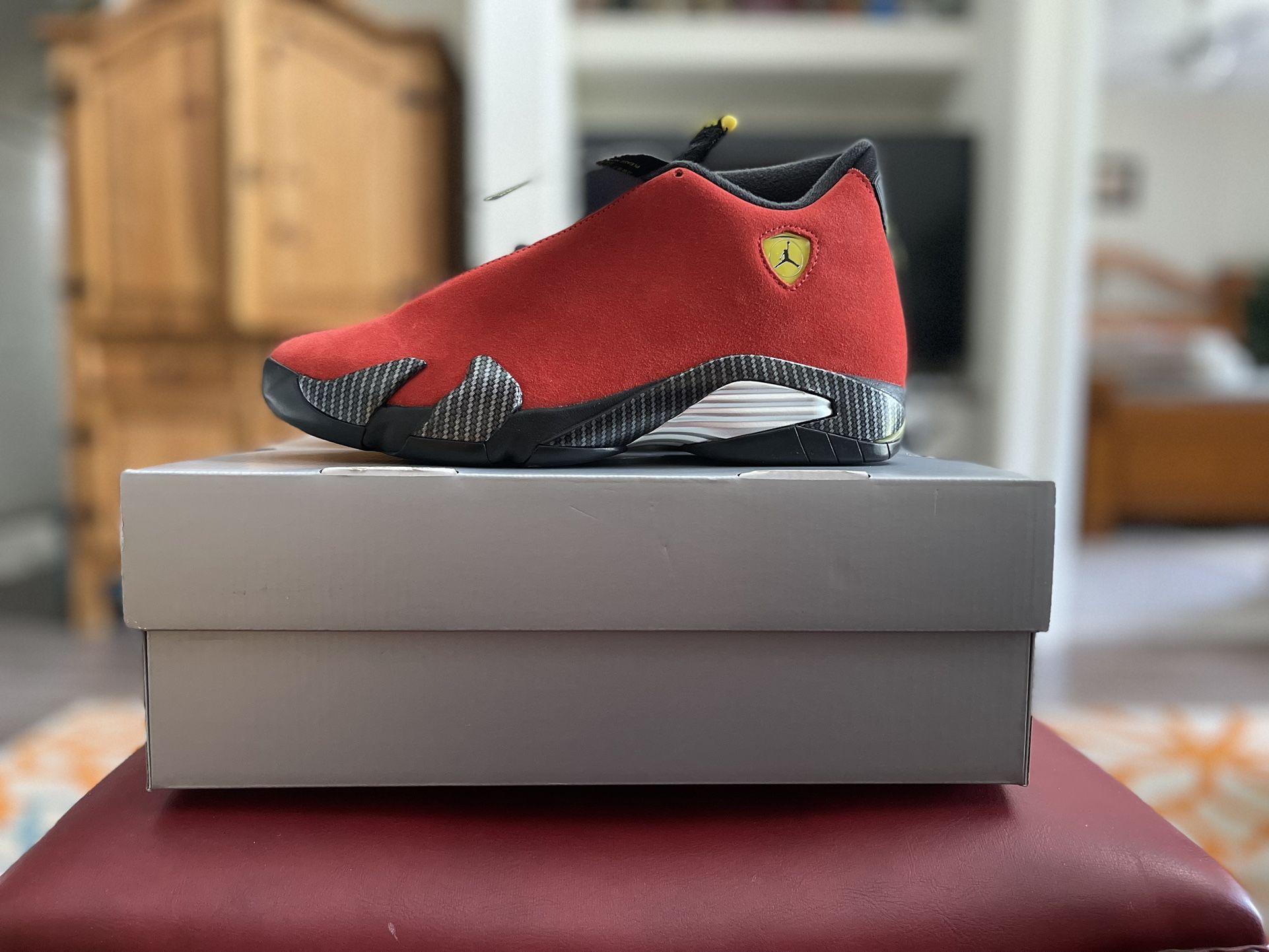 Jordan 14 Retro - Ferrari (2025) - SIZE US M 8