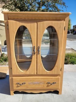 Chest - 2 Adjustable glass shelf with light Inside 