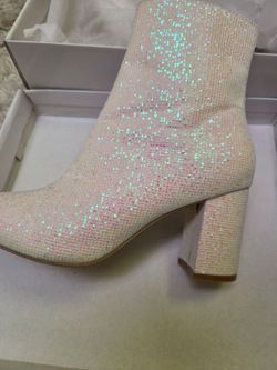 Boots! Super adorable size 6