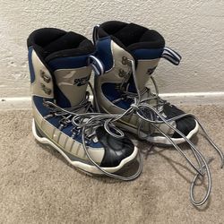 Snowboard boots