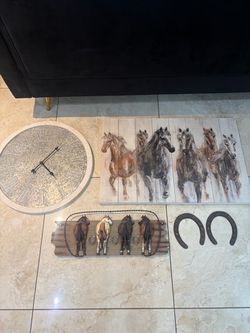 Complete 5-Piece Rustic Western Horse Decor Set – Excellent Condition!