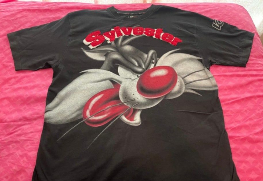  vintage Lot 29 Sylvester T-shirt in black with red and white airbrush design
