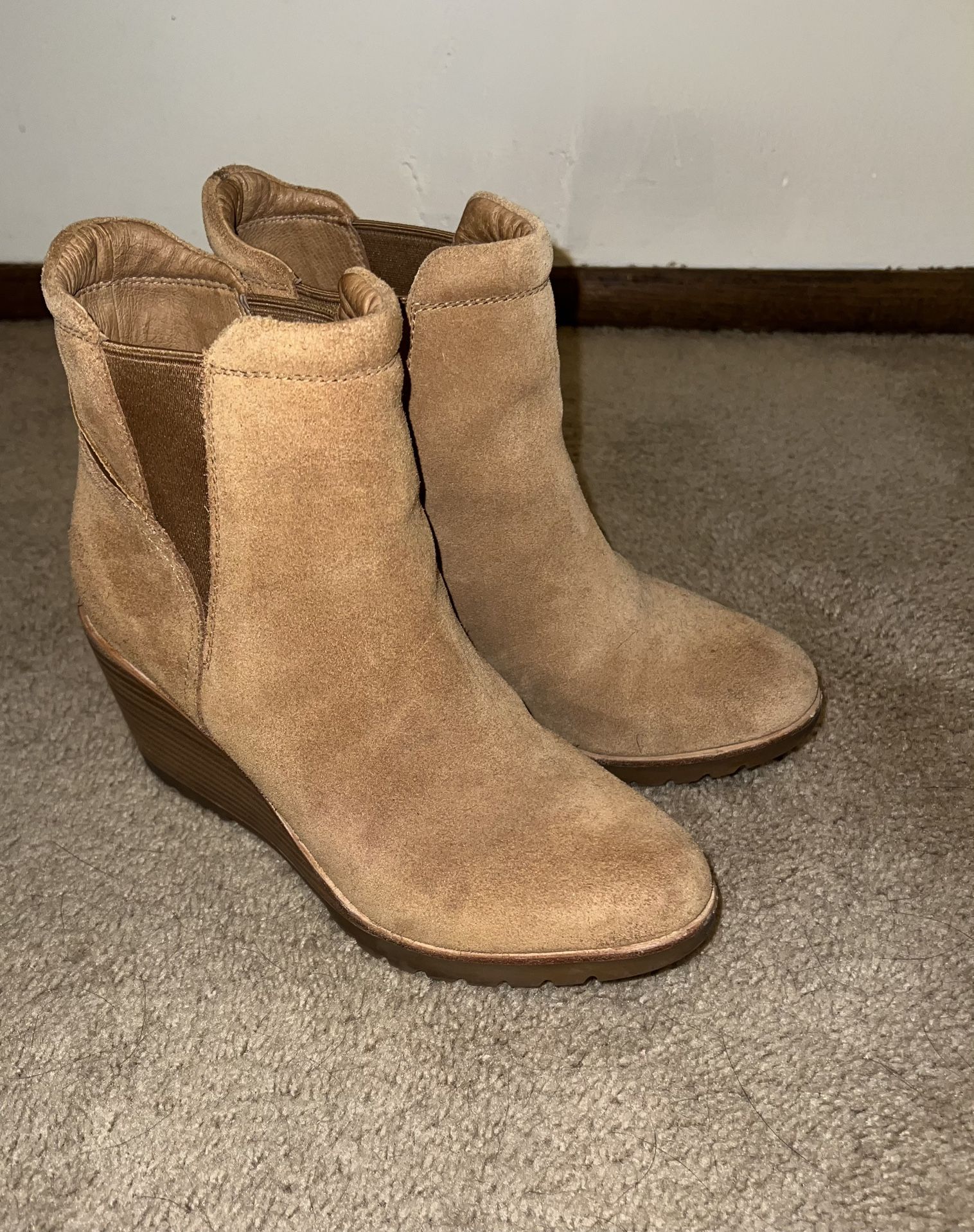 SOREL women’s wedge boot. Size 9.
