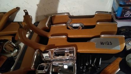 W123 MERCEDES BENZ DOOR HANDLE SET