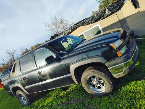 2006 CHEVY AVALANCHE !!FULL OEM PARTOUT!!