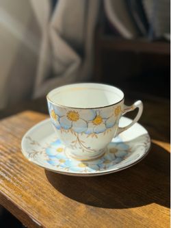 Vintage teacup and saucer Roslyn