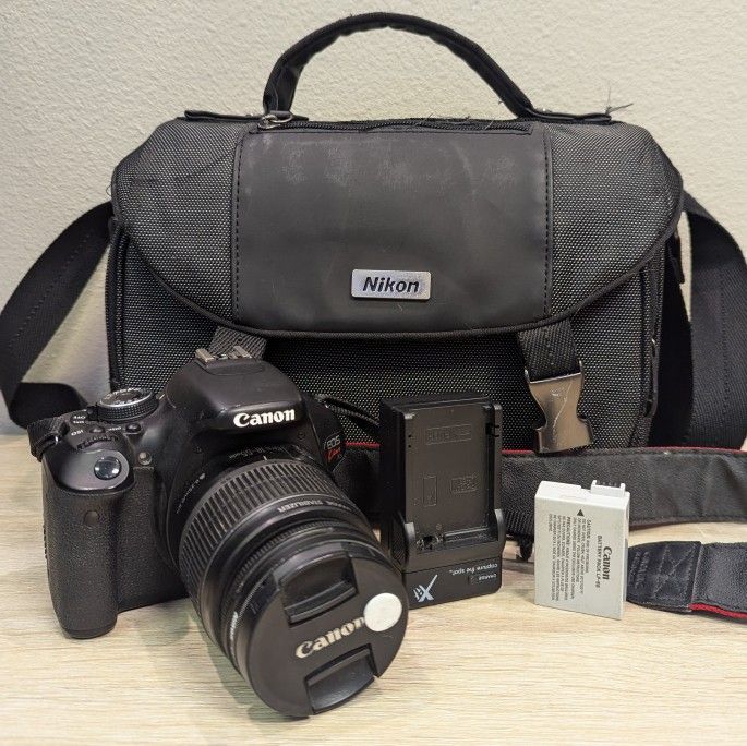 Canon Kiss X5 (t3i) EOS Camera DSLR w Lens