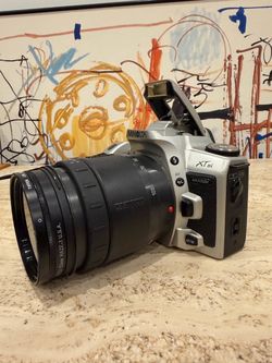 Minolta 35mm Autofocus Film SLR Camera with Tamron Zoom Lens