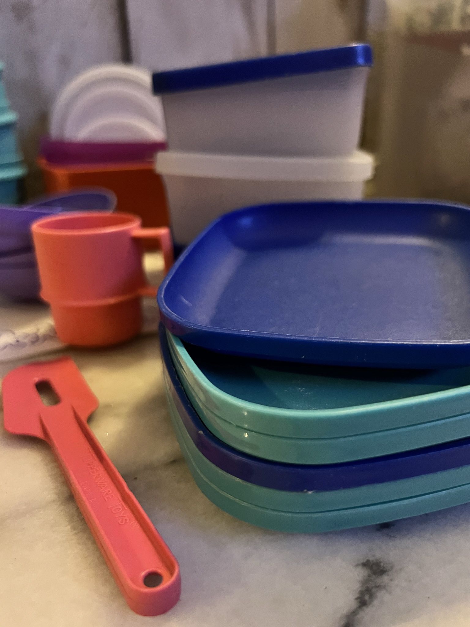 Vintage 33 Piece Tupperware Toys - Assorted Tupperware Kids Play Set for  Sale in Mesa, AZ - OfferUp