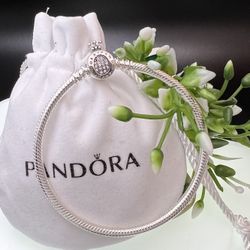 Pandora style bracelet !! 925 sterling silver. Bracelet size: 7.5"in. 19cm.