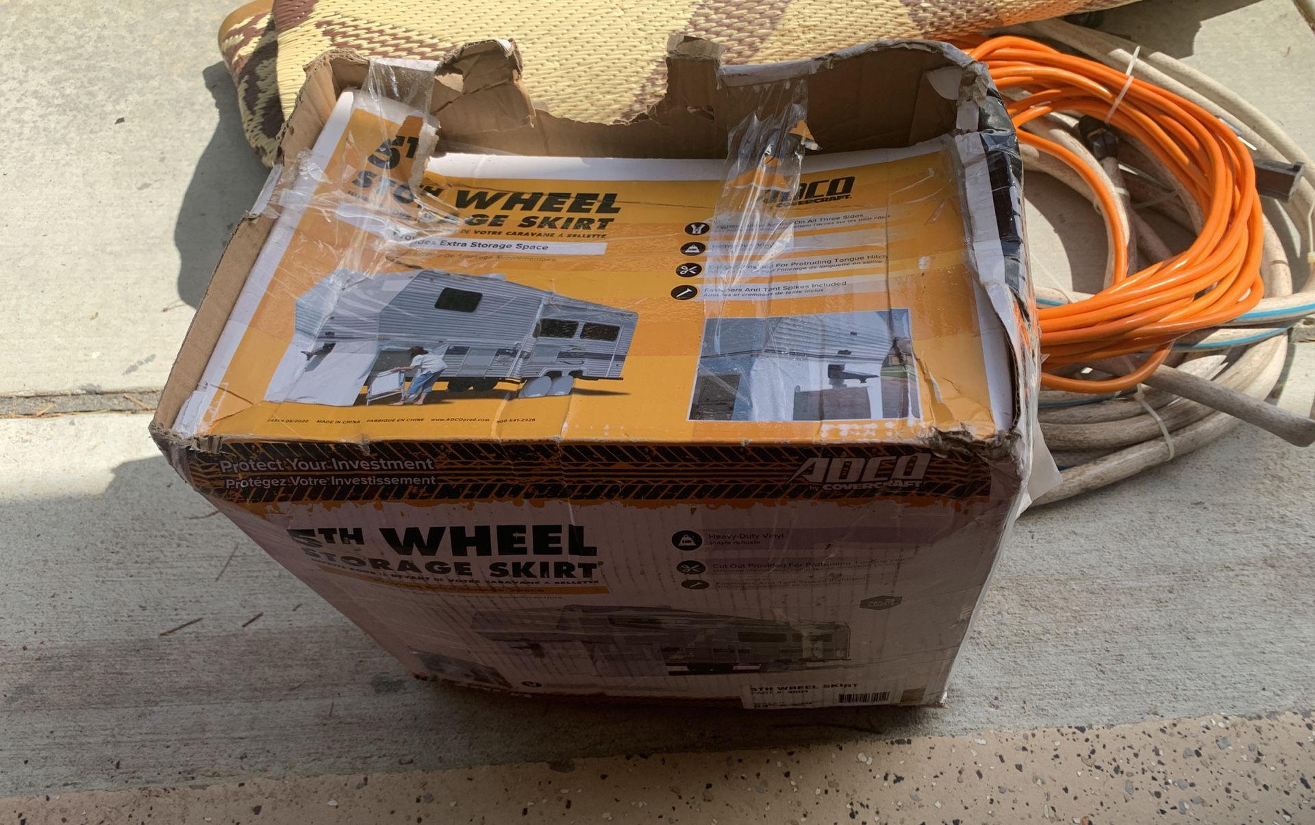 5th Wheel Storage Skirt New White