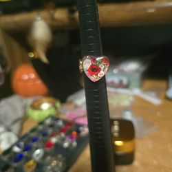 Size 6 Gold Tone Floral Ring