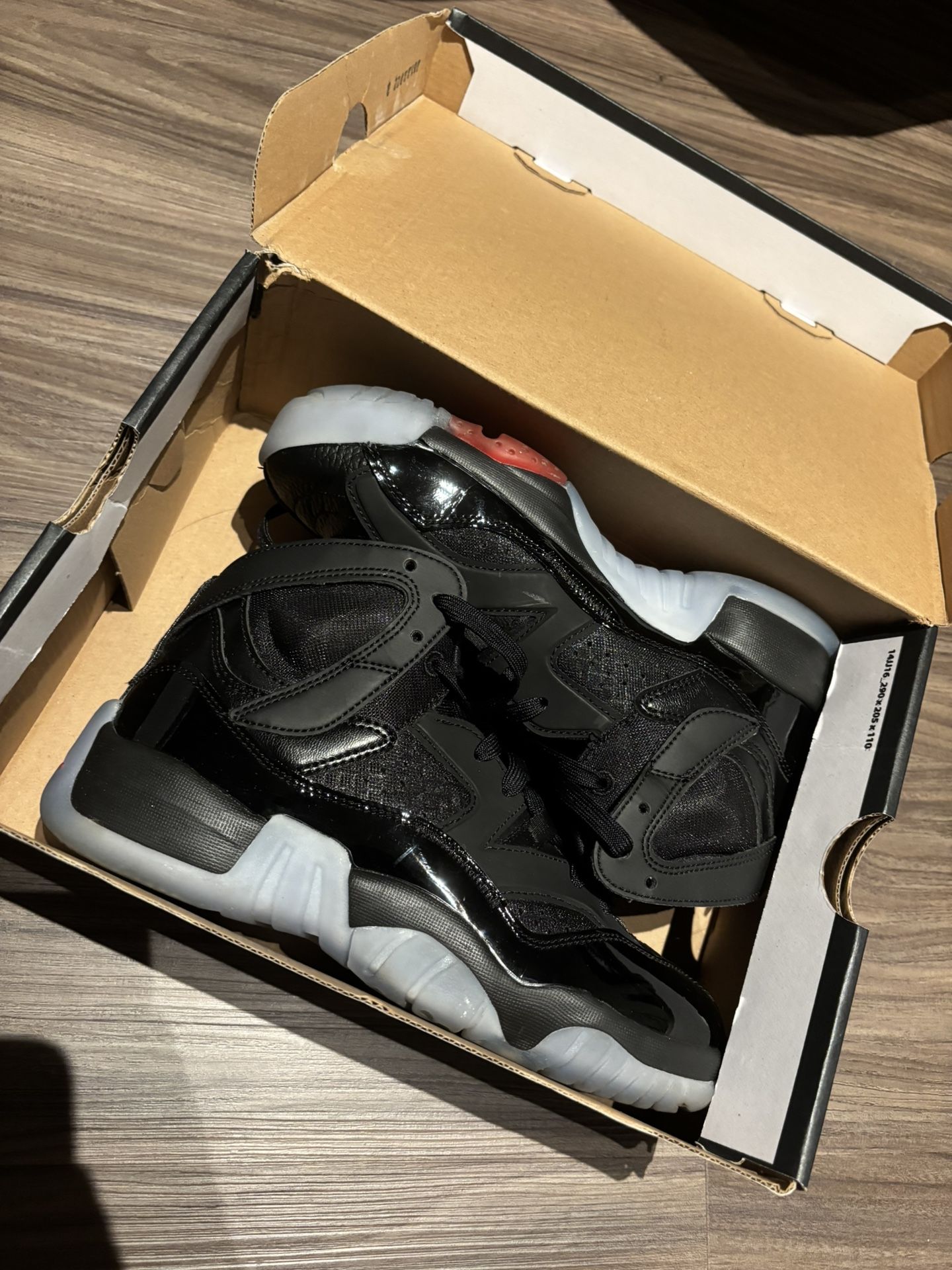 Jumpman Two Trey BLACK/UNIVERSITY RED-BLACK NOIR/NOIR/UNIVERSITE ROUGE