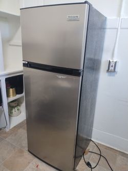 Frigidaire mini fridge