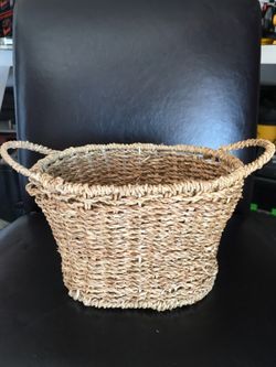Cute Oval basket with handles