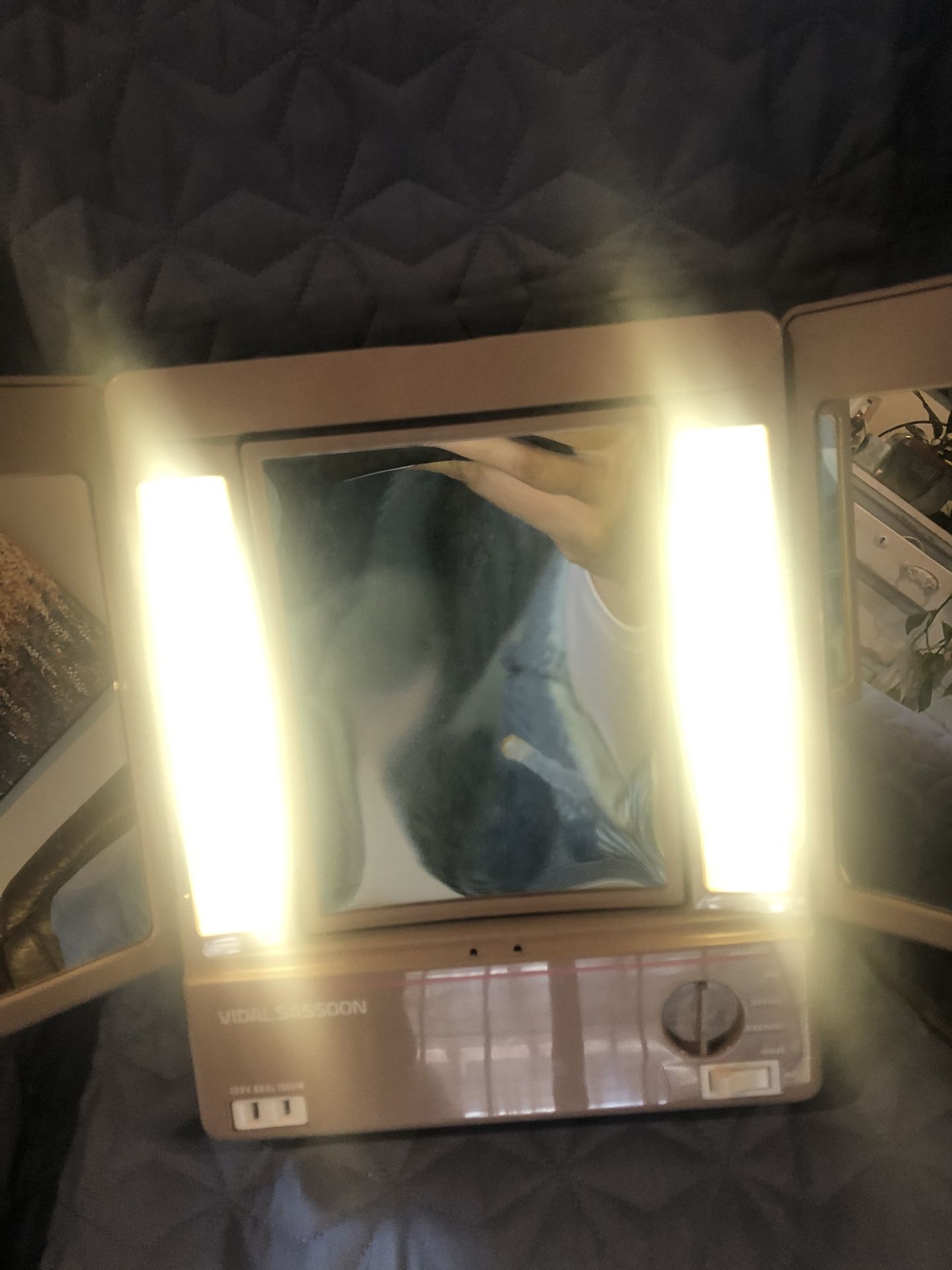Vidal Sasoon Vintage Mirror With Lights